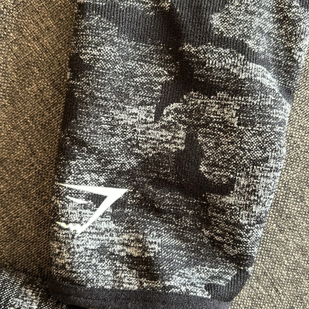 Camo gymshark top - Picture 3 of 5